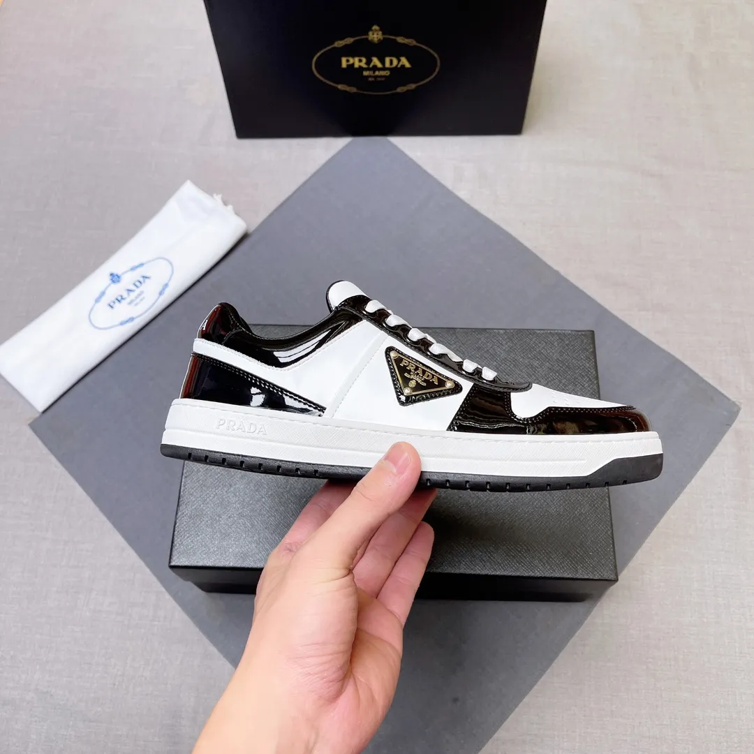P380 Prada Prada's new men's leather sneakers, the highest version on the market, any comparison is welcome🆚! The original leather has excellent texture and is super high-end! Fetal sheep net lining imported from Italy, removable pad! Luxurious materials and fine workmanship, highly recommended! Code number 38-45 No. 058